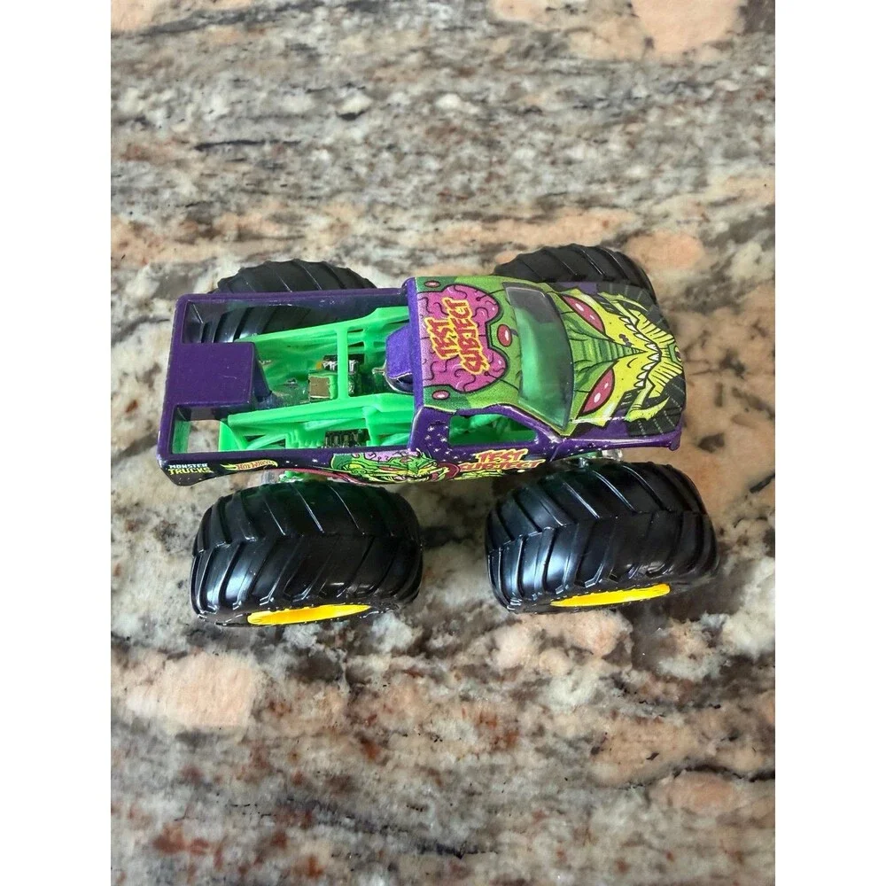 Hot Wheels Monster Trucks Test Subject 1:24 Diecast Purple Green 8